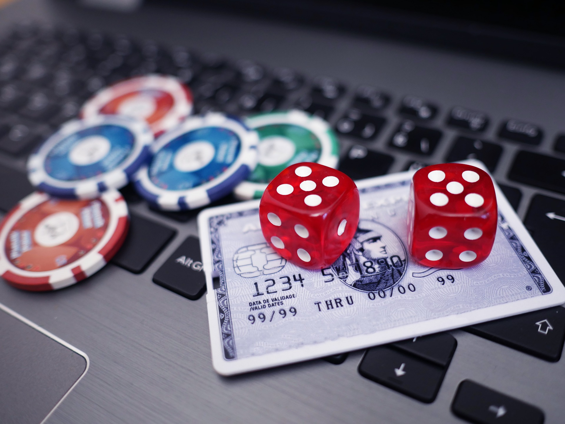Benefits of Gambling Online