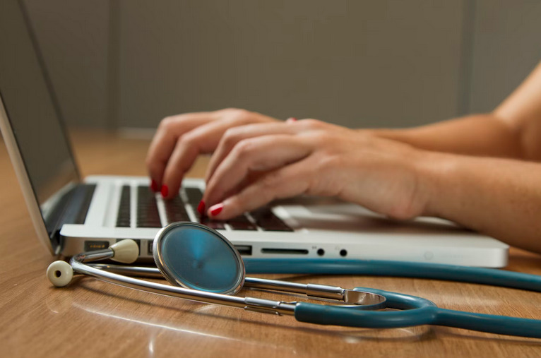 Pursuing a Career in Healthcare Other Than Being a Doctor? Try Becoming a Medical Office Administrator